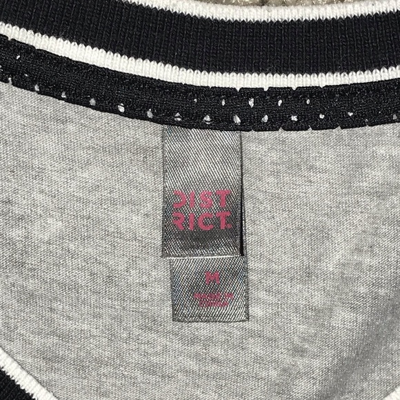 Cute V-Neck T-shirt with “Herd That” Angus Cow Front Imprint - M - Picture 4 of 5